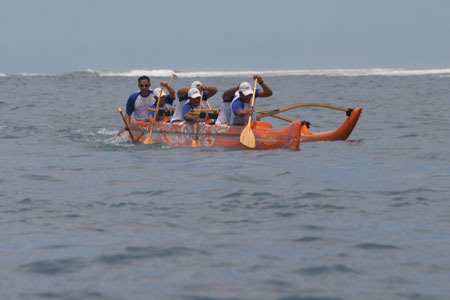 http://www.grographics.com/fiji/canoe/tafaga.jpg