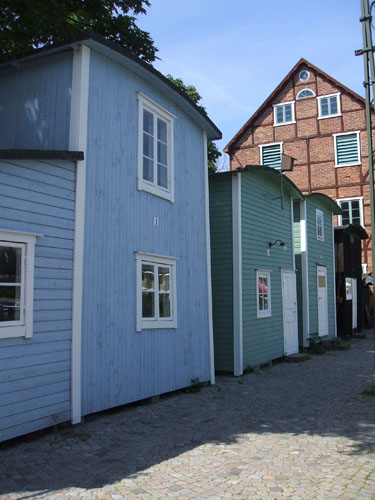 http://www.grographics.com/swedishideas/FishHouse/fishhouse01.jpg